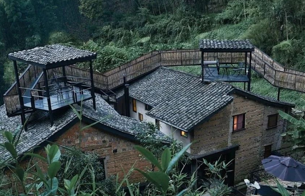 不銹鋼手拉葫蘆助力深山“hei店”建造