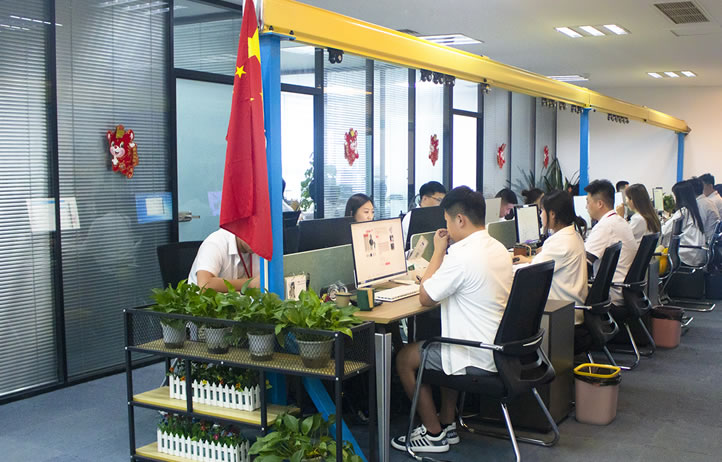 成華制造客戶服務團隊辦公一角