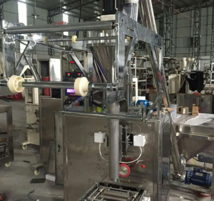 食品包裝機(jī)使用不銹鋼手拉葫蘆進(jìn)行安裝
