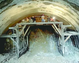 山嶺隧道施工使用不銹鋼手拉葫蘆