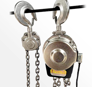 食品加工車(chē)間使用不銹鋼電動(dòng)葫蘆吊運(yùn)不銹鋼桶（不銹鋼環(huán)鏈電動(dòng)葫蘆吊裝作業(yè)安全使用要求）