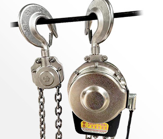 藥廠設(shè)備吊裝使用不銹鋼電動葫蘆（不銹鋼電動葫蘆保養(yǎng)）